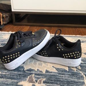 black with gold star air force 1s